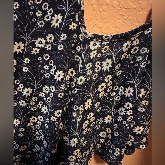 Blue and white floral cold shoulder top - Picture 4 of 8